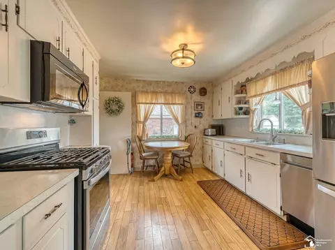Kitchen - 831 Wolverine, Monroe, MI 48161 photo 2 of 2