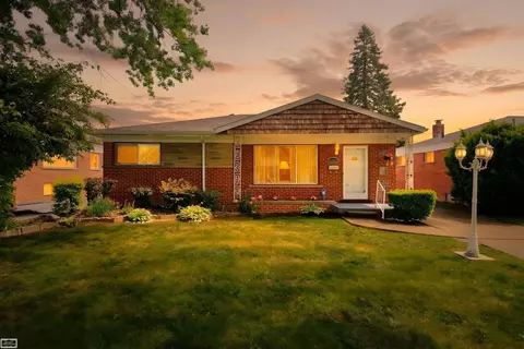 20424 Sunnydale, Saint Clair Shores, MI 48081