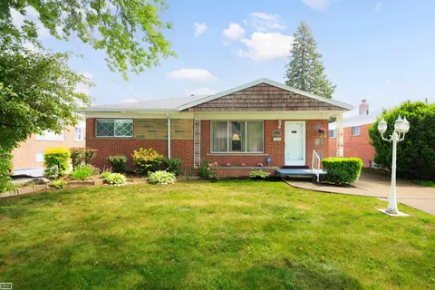 20424 Sunnydale, Saint Clair Shores, MI 48081