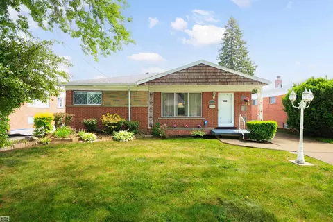 20424 Sunnydale, Saint Clair Shores, MI 48081