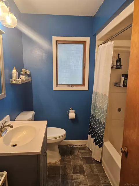 Bath - 1817 Saint Clair Blvd, Algonac, MI 48001 photo 1 of 1