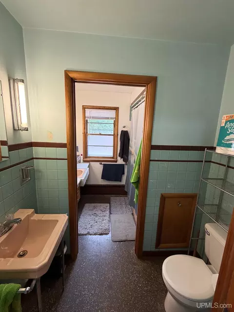 Bath - 315 Seilo, Ishpeming, MI 49849 photo 1 of 5