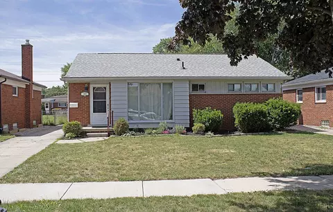 19836 Shady Ln, Saint Clair Shores, MI 48080