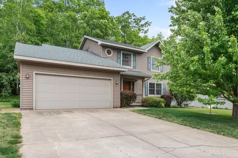 460 Stone Quarry, Marquette, MI 49855