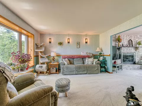 Living - 2223 Fix, Monroe, MI 48162 photo 1 of 8