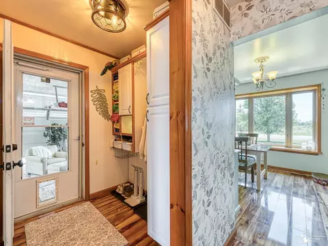 Entry Way - 2223 Fix, Monroe, MI 48162 photo 3 of 7