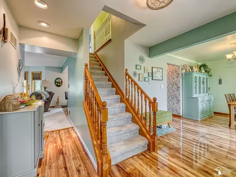 Entry Way - 2223 Fix, Monroe, MI 48162 photo 1 of 7