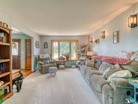 Living - 2223 Fix, Monroe, MI 48162 photo 2 of 8