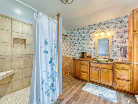 Bath - 2223 Fix, Monroe, MI 48162 photo 2 of 5