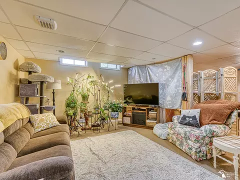 Living - 2223 Fix, Monroe, MI 48162 photo 6 of 8