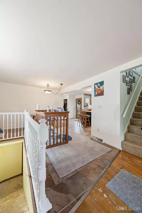 Entry Way - 1225 N Second, Ishpeming, MI 49849 photo 2 of 4