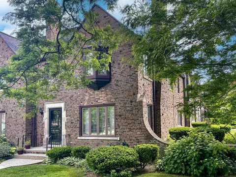 520 St Clair, Grosse Pointe, MI 48230 photo 2