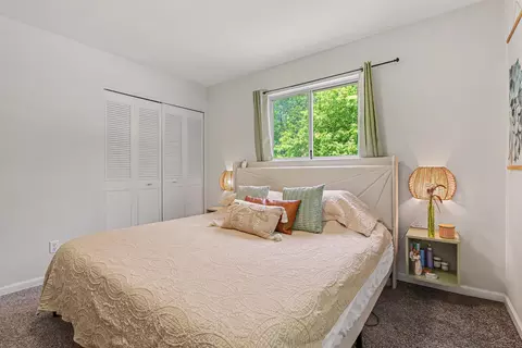 Bedroom - 1447 Cedarwood, Flushing, MI 48433 photo 2 of 6