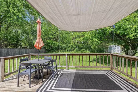 Exterior - 1447 Cedarwood, Flushing, MI 48433 photo 5 of 8