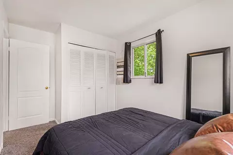 Bedroom - 1447 Cedarwood, Flushing, MI 48433 photo 4 of 6