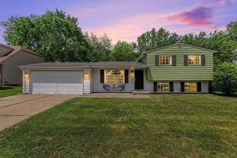 1447 Cedarwood, Flushing, MI 48433