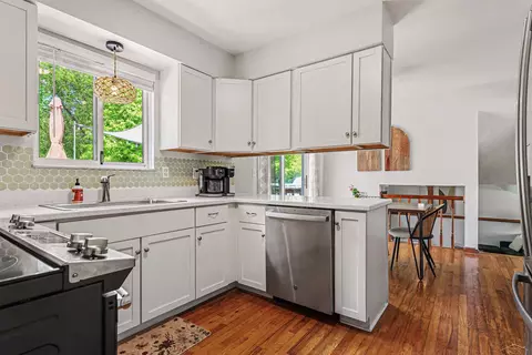 Kitchen - 1447 Cedarwood, Flushing, MI 48433 photo 1 of 3