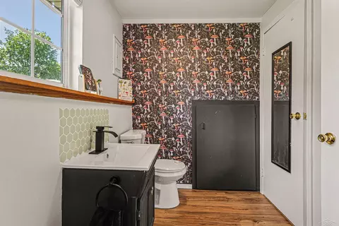Bath - 1447 Cedarwood, Flushing, MI 48433 photo 2 of 2
