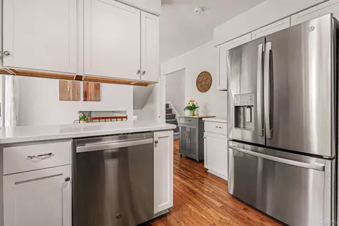 Kitchen - 1447 Cedarwood, Flushing, MI 48433 photo 3 of 3