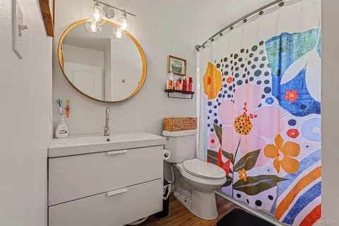 Bath - 1447 Cedarwood, Flushing, MI 48433 photo 1 of 2