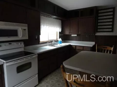 Kitchen - 130 E Onota, Munising, MI 49862 photo 2 of 2