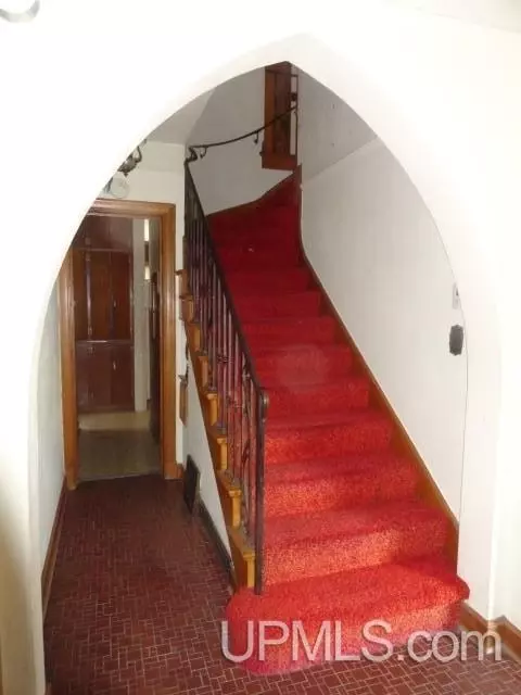 Entry Way - 130 E Onota, Munising, MI 49862 photo 3 of 5