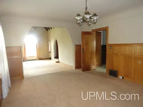 Dining - 130 E Onota, Munising, MI 49862 photo 1 of 1