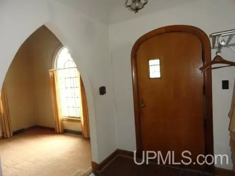 Entry Way - 130 E Onota, Munising, MI 49862 photo 1 of 5