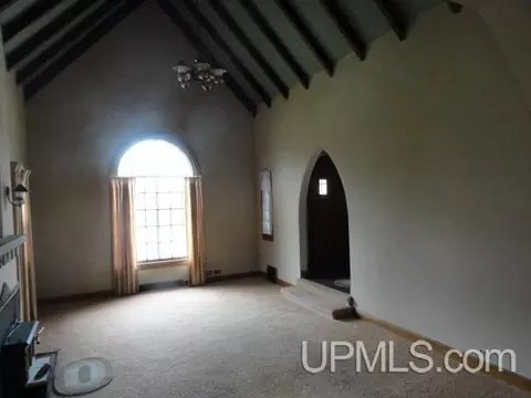 Living - 130 E Onota, Munising, MI 49862 photo 4 of 5