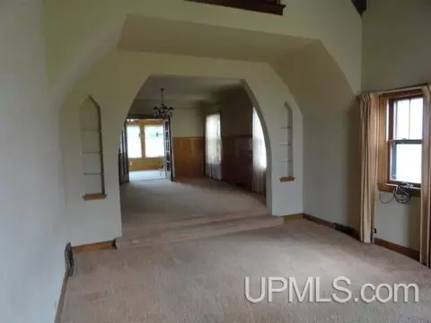 Living - 130 E Onota, Munising, MI 49862 photo 2 of 5