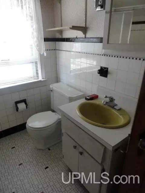 Bath - 130 E Onota, Munising, MI 49862 photo 3 of 3
