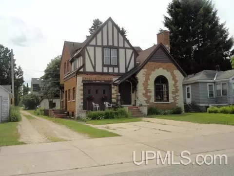 130 E Onota, Munising, MI 49862