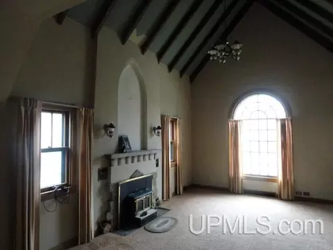 Living - 130 E Onota, Munising, MI 49862 photo 3 of 5