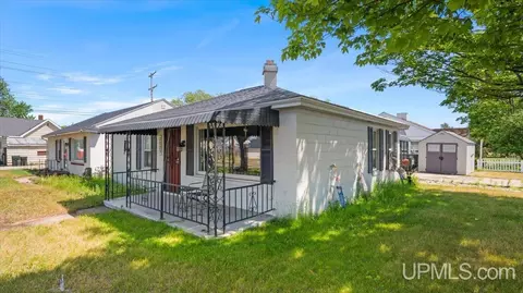 2023 N 5th, Escanaba, MI 49829