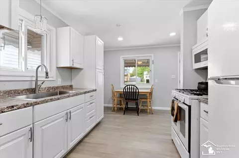 Kitchen - 5885 Sylvia, Taylor, MI 48180 photo 2 of 2