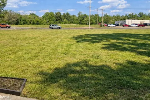 3006 S Dort, Flint, MI 48507