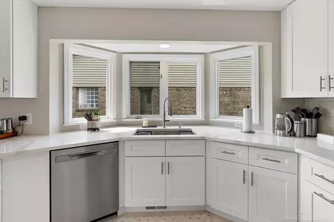 Kitchen - 54764 Malheur, Macomb, MI 48042 photo 5 of 5