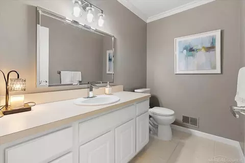 Bath - 54764 Malheur, Macomb, MI 48042 photo 1 of 6
