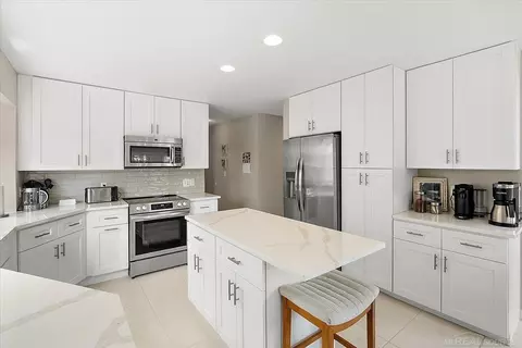 Kitchen - 54764 Malheur, Macomb, MI 48042 photo 4 of 5