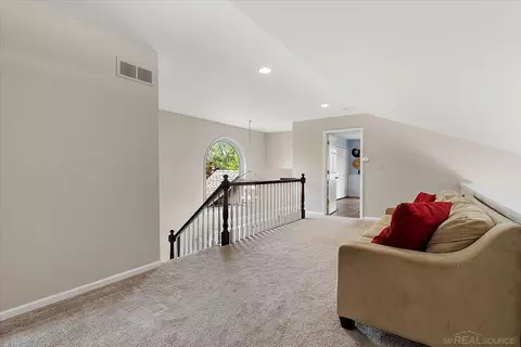 Entry Way - 54764 Malheur, Macomb, MI 48042 photo 4 of 5