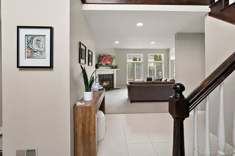 Entry Way - 54764 Malheur, Macomb, MI 48042 photo 2 of 5