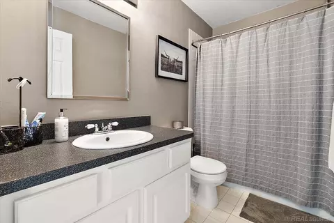 Bath - 54764 Malheur, Macomb, MI 48042 photo 5 of 6