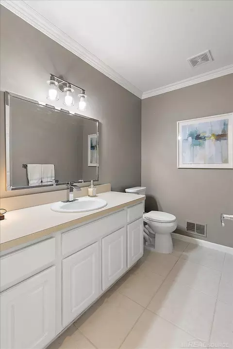 Bath - 54764 Malheur, Macomb, MI 48042 photo 2 of 6
