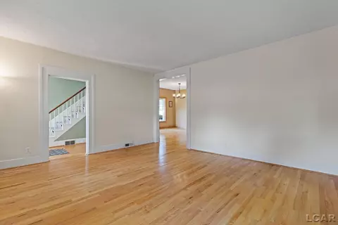 Living - 807 Conklin, Tecumseh, MI 49286 photo 7 of 7
