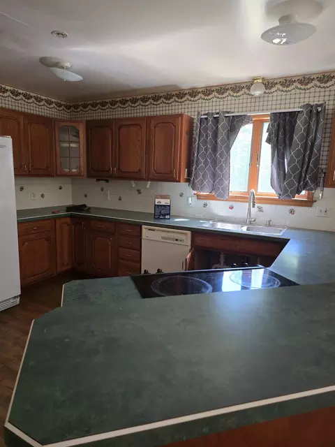 Kitchen - 5691 Ormes, Vassar, MI 48768 photo 2 of 3