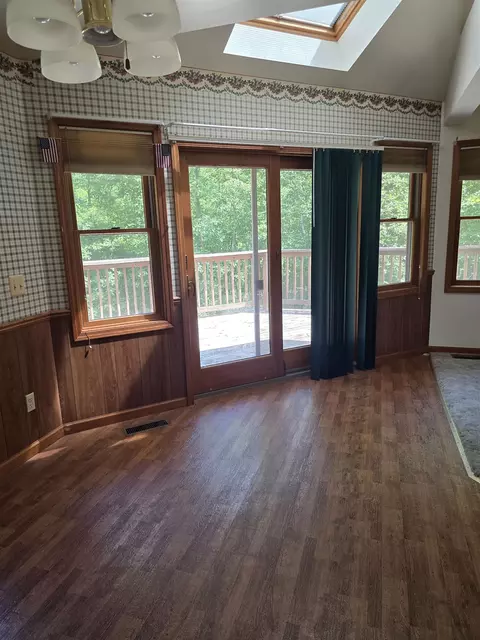 Dining - 5691 Ormes, Vassar, MI 48768 photo 1 of 1