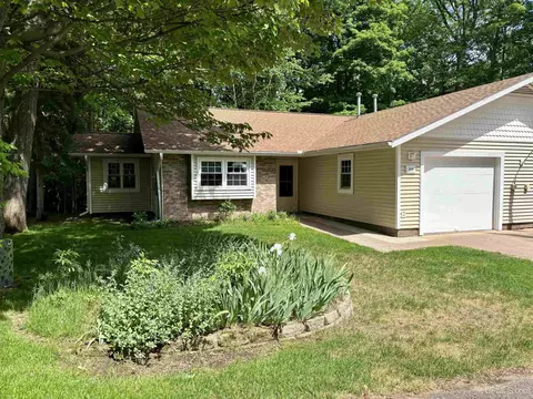 108 Forest Rdg, Marquette, MI 49855