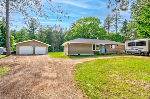 8395 P5 Rd, Gladstone, MI 49837