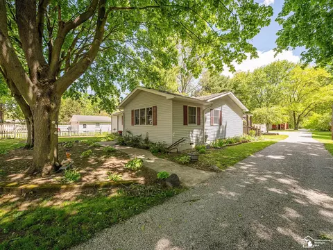 5215 Wells, Petersburg, MI 49270