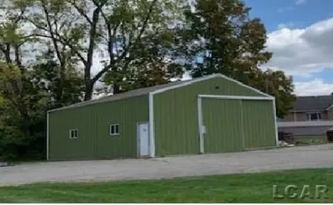 700 Oakwood, Adrian, MI 49221